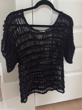Kaitlyn women’s black Top size Small